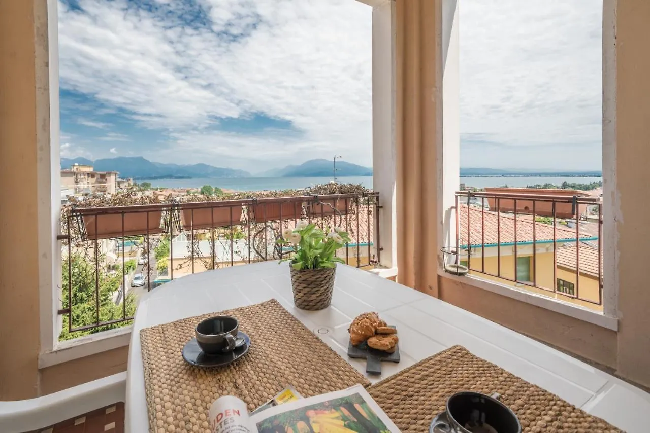 Gardappartamenti Cavour Lake View Desenzano del Garda Italy