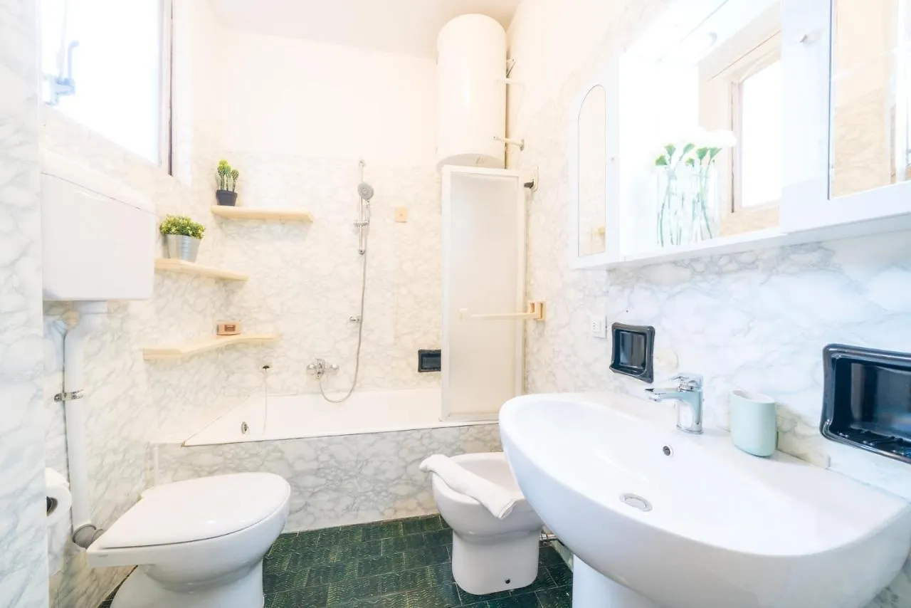 Gardappartamenti Cavour Lake View Desenzano del Garda Apartment