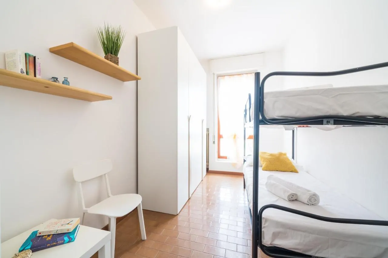 Apartment Gardappartamenti Cavour Lake View Desenzano del Garda