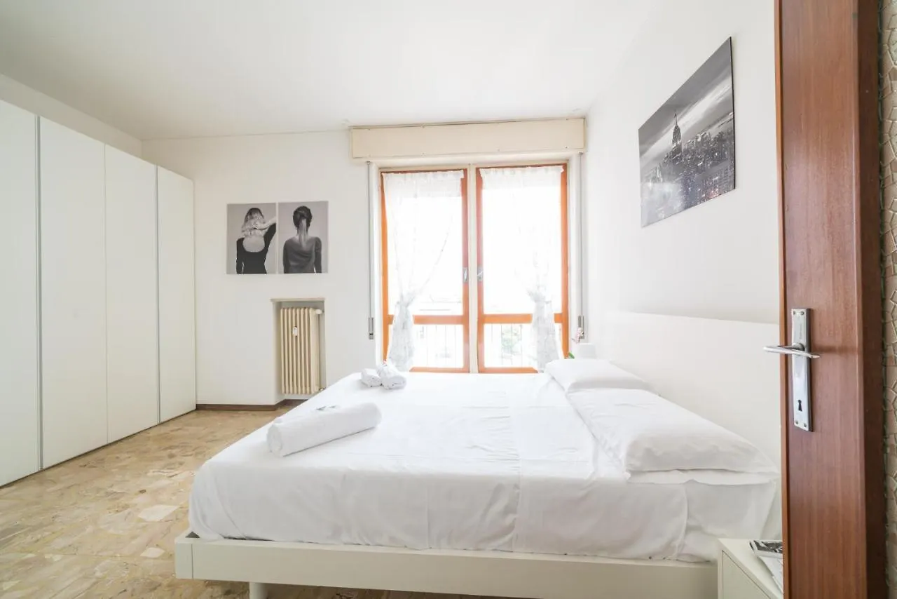 Apartment Gardappartamenti Cavour Lake View Desenzano del Garda Italy