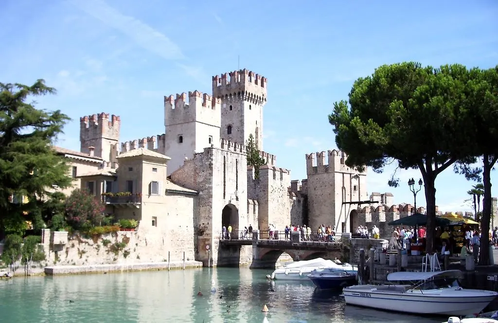 Gardappartamenti Cavour Lake View Desenzano del Garda 0*,